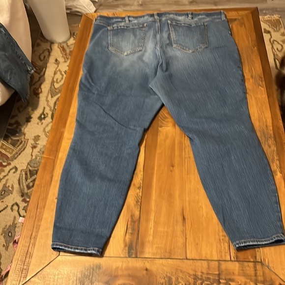 Torrid sky high skinny, Ripped jeans, size 24 - Picture 3 of 4